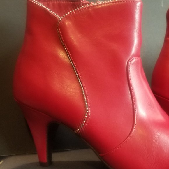 METAPHOR RED BOOTIES SIZE 9 NEW NEVER WORN !!!   NEW LOWER PRICE!!!! - Picture 2 of 9